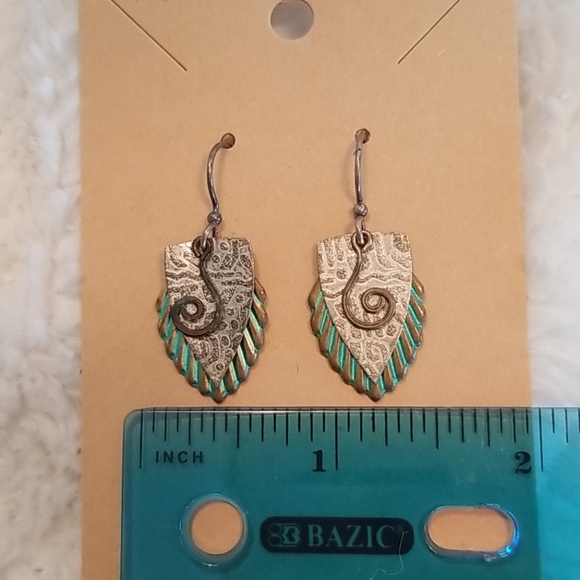 Dangling Earring - Picture 3 of 3